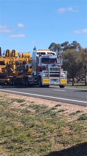 When heavy haulage meets the open road! Heavy Haulage Power on Outback Highway #kenworth #shorts