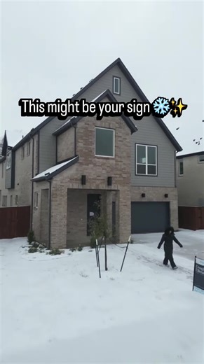 This market is shifting, and smart buyers are paying attention. Thinking about buying the smart way? DM SMART and I’ll send you the current builder hot sheets across different DFW areas 📲 #texasrealestate #dfwrealtor #newconstructionhomes #propertygoals Follow -> KarenDelgado_realtor Las constructoras en DFW Texas están ofreciendo incentivos increíbles y las casas se siguen moviendo rápido 🔥 El mercado está cambiando y los compradores inteligentes ya lo saben. ¿Pensando en comprar de la manera