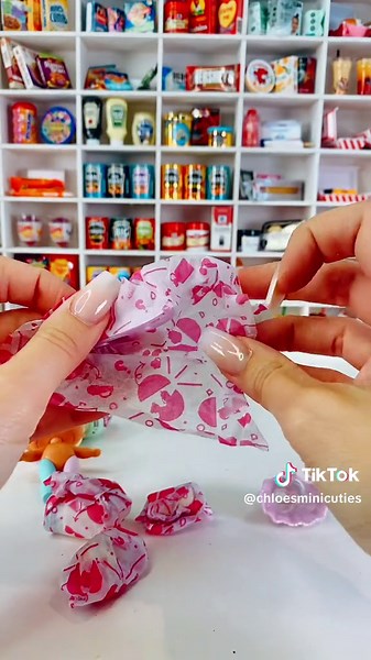 Unboxing LOL Surprise Mini Dolls | Cute Miniatures Inside Minis!