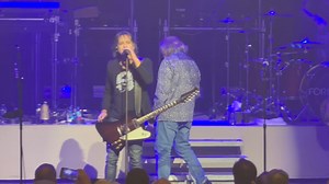 🎶Lou Gramm takes the stage…(12/3/25)(The Capitol Theatre) Port Chester, NY🎶 | The Chapters Rap with Steve Vaccaro