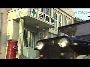 자동차 여러 대가 그저 백병원 앞을 지나다닐 뿐인 영상