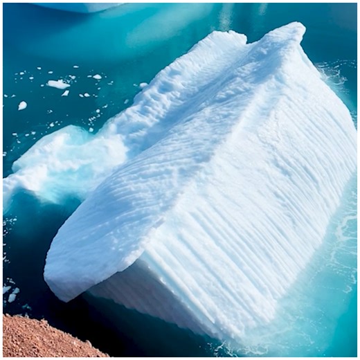 329K views · 636 reactions | Jaw-dropping footage shows iceberg flipping! | MetDaan DIY | Facebook