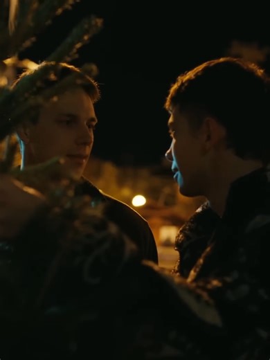 #LOVRO -- why does my skin start to burn if i just love you? there is nothing wrong with you lovro :(( i will not stand for people giving my boy crap because he is suffering so much, repressing all of his feelings and thoughts, and was so confused with the way ivan was acting throughout the entire week (especially after introducing his girlfriend to lovro). they were out in public with their friends and girlfriends basically walking distance away. the circumstances were not in their favor and lo