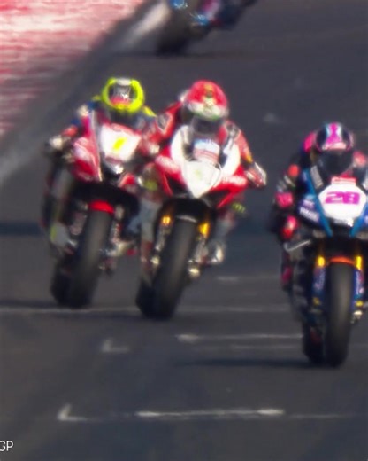This is why we watch British Superbikes ❤️ Stream British Superbikes live at Motorsport.tv this weekend. EXCLUSIVE: USA and Canada Also available in: Asia, Africa and the Middle East! | Motorsport.tv
