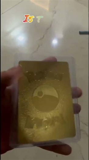 Charizard Vmax with golden card