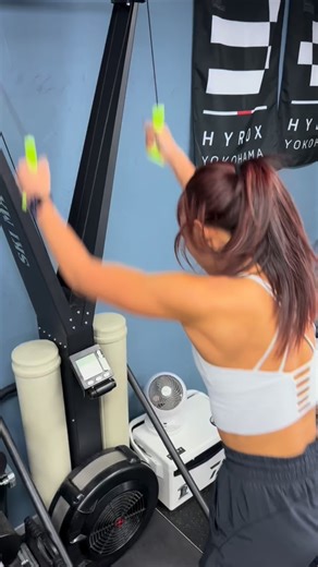 千原 由理奈 【SSA PRO・認定講師】 on Instagram: "ーーーー トレーニングで自分の弱さを実感して 自分に何度も負けて悔しくて涙出てくるのは久しぶり 何事も最初からできることではないから 努力の積み重ねをやるかやらないか… 心も身体も強い女性であり続けたい。 初挑戦 @hyroxjapan @hyroxworld 🐙🔥 #トレーニング記録 #ハイロックス #ハイロックス大阪 #hyrox #hyroxtraining #workout #runnning #gym #フィットネス女子 #ボディメイク #フィットネスモデル"