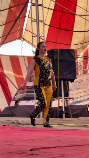 #SingapuriActPerformance #UnitedStatesCircus #CircusKeDuniya | circus