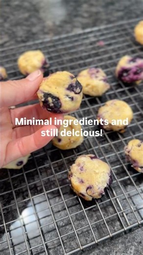 Summer Snack Part 7: One-Bowl Banana Blueberry Mini Muffins 👩🏼‍🍳 #food #baking #mini #healthy