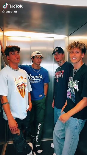 come in we don’t bite :) #viral#fy#fyp#foryou#boy#elevatorboys#trend#us#usa