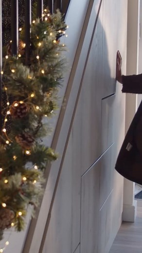 Hammonds Furniture on Instagram: "When family arrives… your fitted furniture is ready 👨‍👩‍👧‍👦✨ From extra shoe space to coat storage for every guest, clever hallway solutions make festive hosting feel effortless. Function meets calm, right where you need it most. Want to get your home fitted for the festivities? Explore more on our website. 👉 https://www.hammonds-uk.com/understairs/ #inordertolivebetter #hammondsfurniture #fittedfurniture #bespokefurniture #furniture #hammondshome #fittedfo