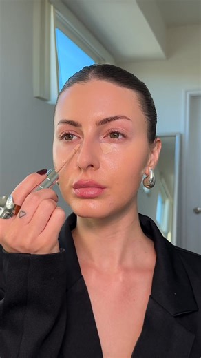 Keep the face fresh and minimal. Then, let a bold red lip steal the spotlight. 💋 Shown here: ✩ Brilliant-C Moisturizer ✩ Foundation Primer Plus SPF 15 ✩ Brow Gel in Clear ✩ Timeless Illuminating Makeup Broad Spectrum SPF 30 in Ivory ✩ Dual Action Concealer in Medium Light Neutral ✩ Cheek Crayon in Bronze, Cozy Cocoa, & Radiant ✩ Soft-Focus Finishing Powder in Light to Medium ✩ Ultra Powder Foundation in Ultra Cameo ✩ Shadow Stick in Glow ✩ Supreme Lash Mascara in Black ✩ Plush Lipliner in Valen