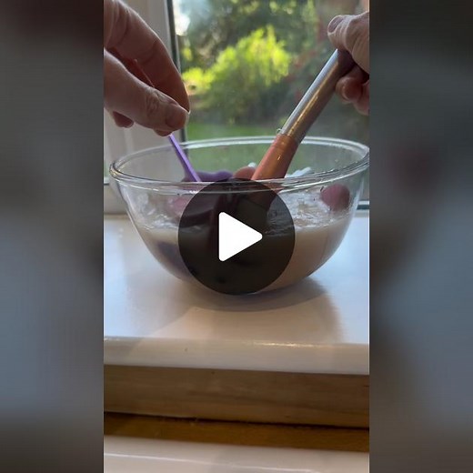 Cleaning Makeup Brushes with Washing Up Liquid | Makeup Brush Cleaning Storytime