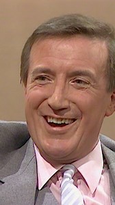 How Many Instruments Can #RoyCastle Really Play? 🤔🎻 | Celebs Up Close