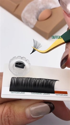 Tools always go missing while you lash? 😤 💖😍Try our TAFFEAY lash finger holder — smaller than your lash case, but it makes your work way smoother. ✨ · · · · · #taffeaylash #lashtraining #cashmerelashes #lashextensions #lashartist
