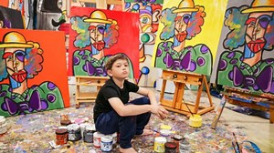 Pequeno Picasso: garoto de 11 anos faz sucesso com quadros vendidos por até R$ 777,5 mil