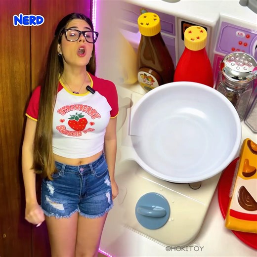 Who has the BEST school supplies NERD or POPULAR🔥 #shorts #nerd #popular