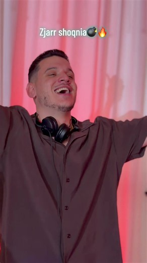 Dj Saraci djeg live me shoqnin — Zjarr shoqnia video