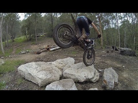 How to rear wheel hop on trials bikes︱Cross Training Trials Techniques