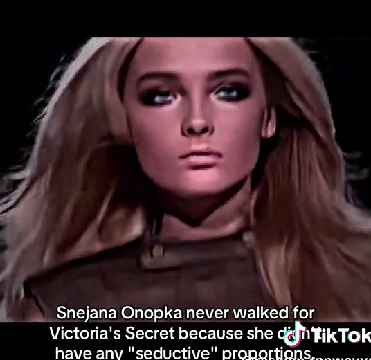 Snejana Onopka Versace S/S 2008 Runway Walk