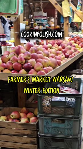 Here is an update from Farmer's market in Warsaw. You may think Winter is not a season for fruits & veggies, but the place is still full and colourful. People say that a Pole is made of mandarins in December, it's still the case in January😆 There are lots of apples, carrots, parsley, potatoes, cabbage, everything that is easily stored, they are local and of best quality. There are also all other veggies and fruits imported, you can buy everything you need. There are also fermented foods' seller