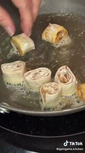 low carb keto cinnamon roll recipe by @gamgams.kitchen