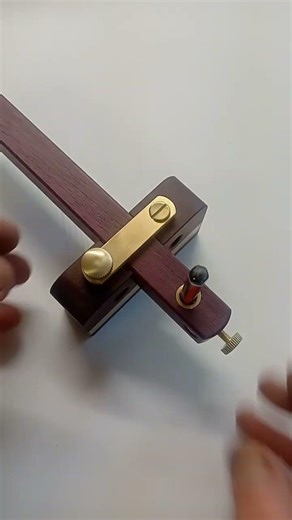 The tooley park marking gauge has 2 inserts. Here's where they are stored when not in use.
