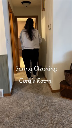 🫧Spring Cleaning has commenced at our house. I snagged this beautiful bedframe at an auction & thought it would be lovely in Cora’s room. Her space has been a little bit of a process, but she is thrilled with how it turned out! I’m thrilled to see the floor (for now) Loved cleaning the walls & finally touching up those nail holes from 6 months ago 😅 . . . #thriftedhome #thriftedandstyled #springcleaning
