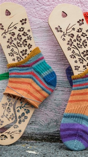 Tidy 1x1 ribbing is easy to knit! Here's my trick! I know there is a technical term for this... but I can't remember it because I'm doing an elimination diet, and all I can think about is coffee and sugar and CHEESE! These are a pair of Larch Peds with a ribbed arch! Knit in @gaugedyeworks Solar System. Larch Peds just got an update and are 25% off along with all my other short sock patterns through May 24th! #knit #knitting #knittip #knitstagram #larchpeds #nelkindesigns #sockknitting #sockknit