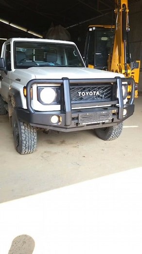 5.1K views · 29 shares | Full Flex 4x4 kom na jóú plaast toe! Ons het vir hierdie boer in Hendrina ’n voor- en agter BZT Bumper op sy LandCruiser geïnstalleer. Voordele? ✔️ Uitstekende beskerming ✔️ Verbeterde sleepvermoë ✔️ Spaarwieldraer ✔️ Verskeie beligtingsopsies Kontak ons gerus by Full Flex 4x4 vir al jou 4x4 toebehore! | Full Flex 4x4 - Off-road Accessories and Equipment Fitment Centre | Facebook