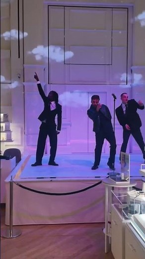 Amazing Mall Dance Flash Mob!