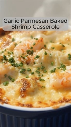 Garlic Parmesan Baked Shrimp Casserole 🧄🧀🍤 Golden, bubbly, and packed with garlicky flavor—this easy baked shrimp casserole is the kind of comfort dish that disappears fast. Ingredients 1 lb large shrimp, peeled and deveined 3 tbsp butter, melted 4 cloves garlic, minced 1 cup heavy cream 1 cup freshly grated Parmesan cheese ½ cup shredded mozzarella cheese ½ cup panko breadcrumbs 2 tbsp olive oil 1 tsp Italian seasoning Salt and black pepper, to taste Fresh parsley or chives, finely chopped (