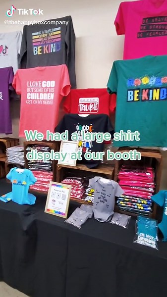 Creative Shirt Booth Display Ideas