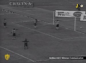 GRAND FORMAT. le 21 aout 1994 devant plus de 35.000 spectateurs dans les gradins du stade #FHB , venus assister à ce #Derby comptant pour la 2e journée de la phase retour de la Superdivision, l'ASEC Mimosas d'Aka Kouamé battait l'Africa Sports d'Amani Yao sur le score de 2 buts à 1. Revivez ce match à travers ce grand format. #CIVsport #Mimos #JauneNoir #Archives | ASEC Mimosas