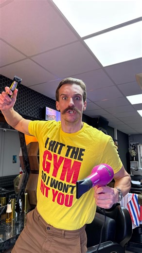 Pieter Valley on Instagram: "AD/ Wie o wie mag Herman scheren? Nog 2 plekjes vrij! 🤣🥸 @philipsbenelux #PhilipsOneBlade #YourSidekick"