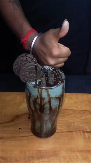 Oreo Milkshake Making ASMR Smooth & Creamy Sounds #asmr #chocolate #milkshake #oreoshake