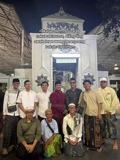 زيارة القبور مستحبة على الجملة للتذكر والاعتبار وزيارة قبور الصالحين مستحبة لأجل التبرك مع الاعتبار