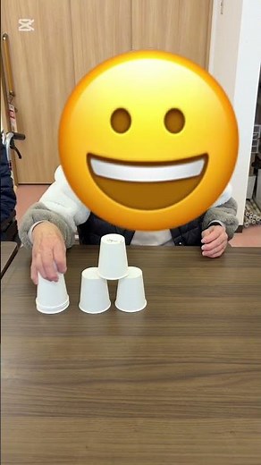 紙コップ積みゲーム