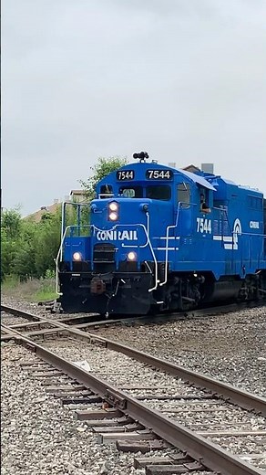 Conrail Hits The Diamond, Train Horn Awesomeness! Listen To The Locomotive! JawTooth shorts