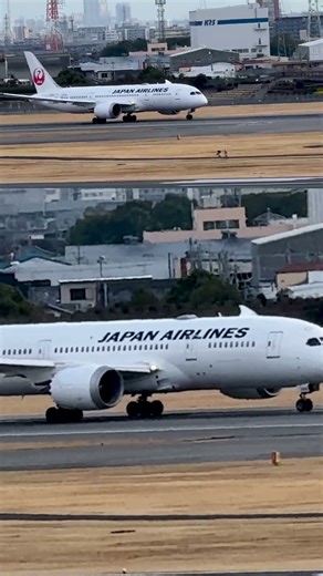 夕焼け空に離陸、ギアアップ！JAL Boeing 787-8 Dreamliner 大阪国際（伊丹）空港 #Shorts