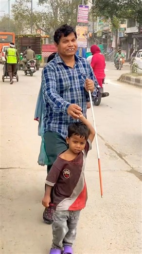 Apni life se prshan ho tab inhe dekhe aap❤️🥺#helpinghumanity #respect #humanity #viral #helping