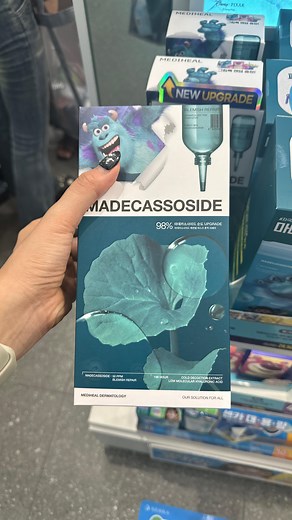 Cait on Instagram: "SHEET MASK RECC! 🍃💦🥰 If you’re using the @medihealsg Madecassoside Blemish Pad as a mask, try the ACTUAL @medihealsg Madecassoside Essential Sheet Mask for a boost of hydration and to instantly calm skin! 😉 I tried it for the first time in Korea and I was obsessed — it instantly calms skin thanks to the 98% pure Madecassoside extract. As someone with skin that flushes easily, this is a godsend 🥹 The mask material is kinda silky and fits really well to the facial contours