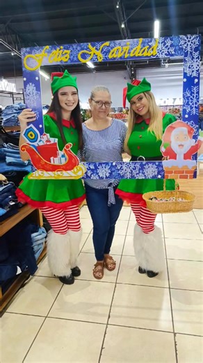 🎄✨ ¡Así vivimos la inauguración de la Temporada Navideña en Tienda Azul! ✨🎅 Nuestros clientes disfrutaron de grandes descuentos, regalías, villancicos y muchas sorpresas más que dieron inicio a la época más mágica del año. 💙🎁 Y esto apenas comienza… 🎉 👉 Del 03 al 11 de octubre, continuamos con grandes descuentos de temporada navideña. ¡Ven, disfruta y vive con nosotros de un toque de azul en tu navidad ! 🎅🎶 #TemporadaNavideñaAzul #DescuentosDeNavidad #TiendaAzul #ViveLaNavidad | Tiendas 