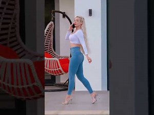 Christi Walks | Fashion Model, Instagram Star & Influencer - Bio & Info - 2025
