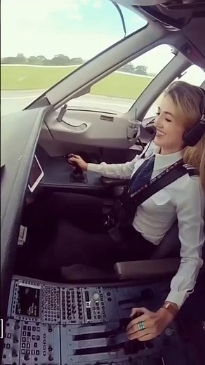 Incredible Female Pilot Landing B737-800 | Perfect Touchdown