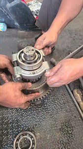 Ang pag biyak ng forward clutch pack ng isang wheel backhoe. #clutchpack #discplate #transfercase #wheelbackhoe #ehdarcontractorhemobilemechanic #servicemechanic | Ehdar Contractor Mobile Mechanic Heavy Equipment