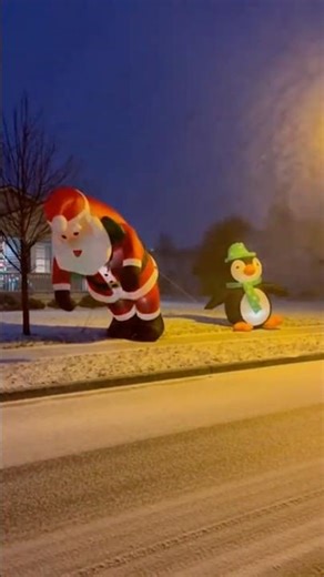 Wobbly #Santa on the Sidewalk 🎅🍺 #shorts