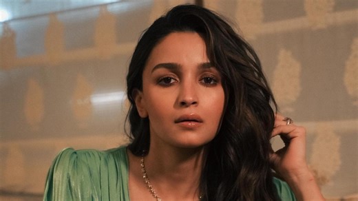 Alia Bhatt flaunts barely-there makeup with glossy lips for Mumbai event