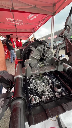 Checking out the new @Milwaukee Tool MX Fuel Pipe Threading Machine (MXF512-2XCMX) @markham_industrial #milwaukeetool #nothingbutheavyduty #pipe #threader