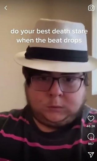 Neckbeard stare cringe