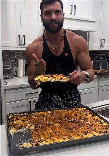 325 calories 43g protein 10.5g fats 11g carbs makes 10 meal preps CASSEROLE (CookingForGains Style) This is going into my cookbook 🛒 Ingredients 1 lb 96/4 lean ground beef 2 packs beef bacon (45-calorie kind) 32 oz liquid egg whites 6 whole eggs 1 bag fat-free cheddar cheese 300 g 2 % cottage cheese 2g butter seasoning 2g paprika 2g salt black pepper to taste Step-by-Step 1️⃣ Cook the Beef -Add 2 g butter seasoning, 2 g paprika, and 2 g salt. Cook until browned 2️⃣ Cook the Bacon -Crisp both pa